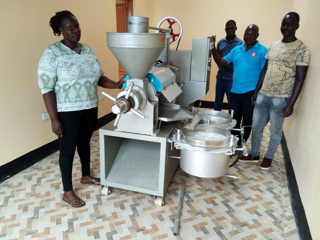 Combined Commercial Oil Press Machine with Vacuum Filters (300-500kg/hr)